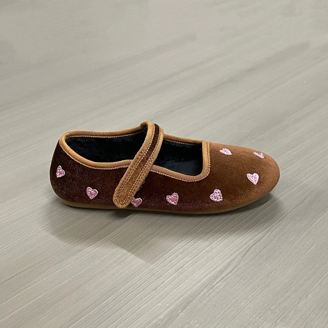 Jinyu New Shoes Children's Princess Shoes Outdoor Dancing Performance Shoes Women's Shoes Velvet Plush Decoration Heart Shape