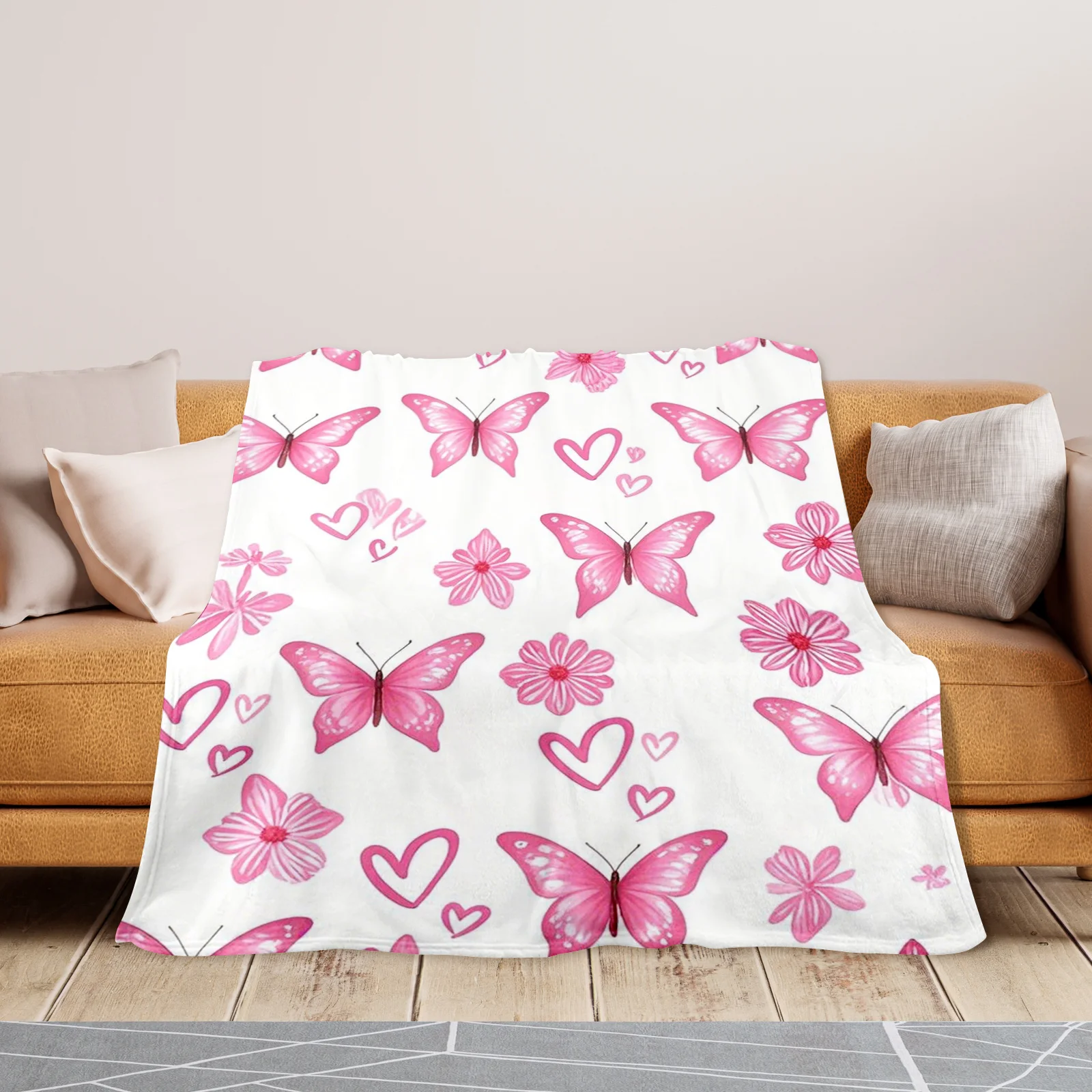 Schmetterlings-Herz-Blumendecke in Rosa mit zartem Design und warmem Stoff für süßen und eleganten Raumdekor-Stil