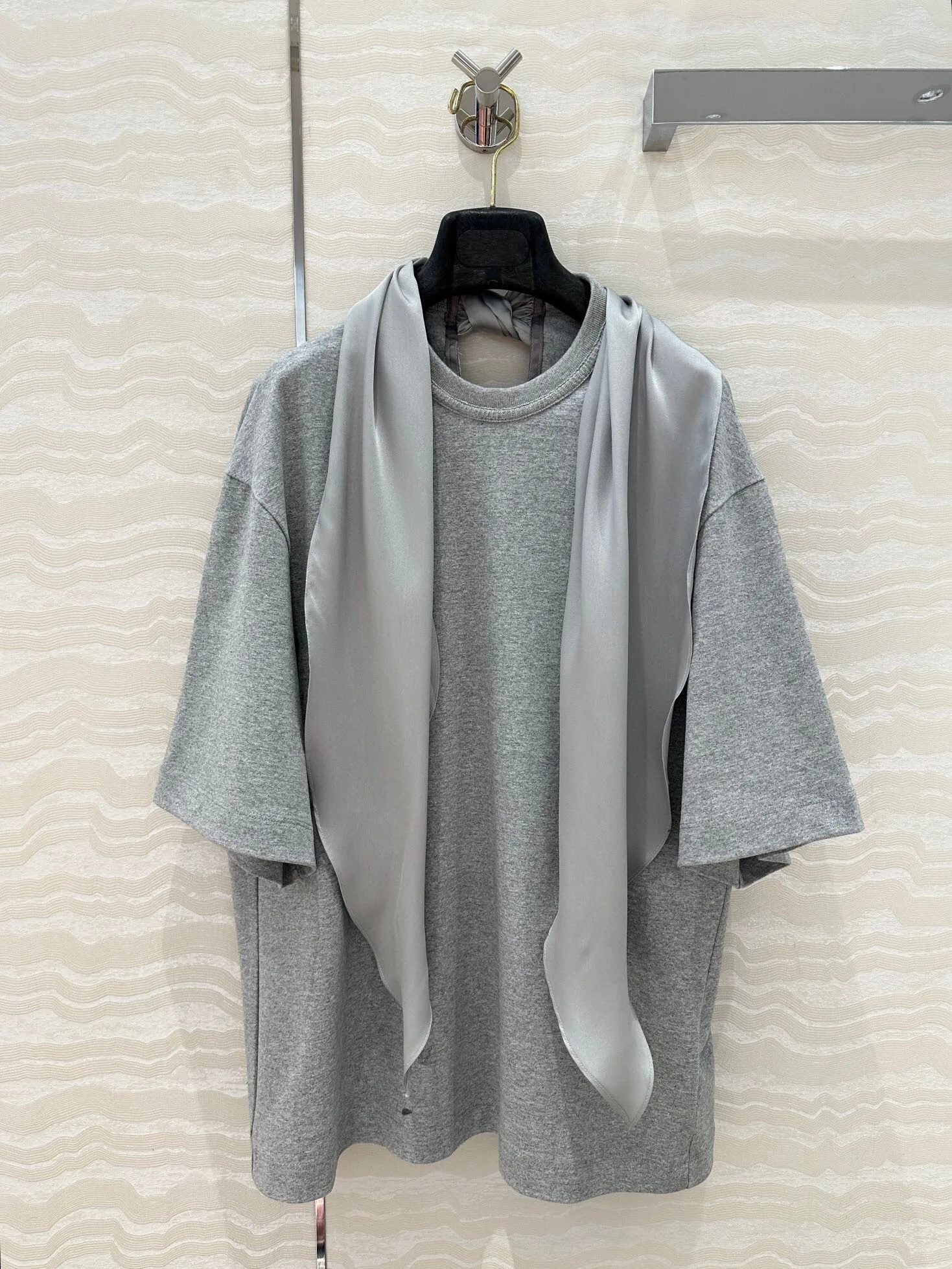 

Versatile Styling Cotton Oversized T-Shirt with Silk Scarf Tie Sleeve – 2025 Spring Women’s New Arrival Top