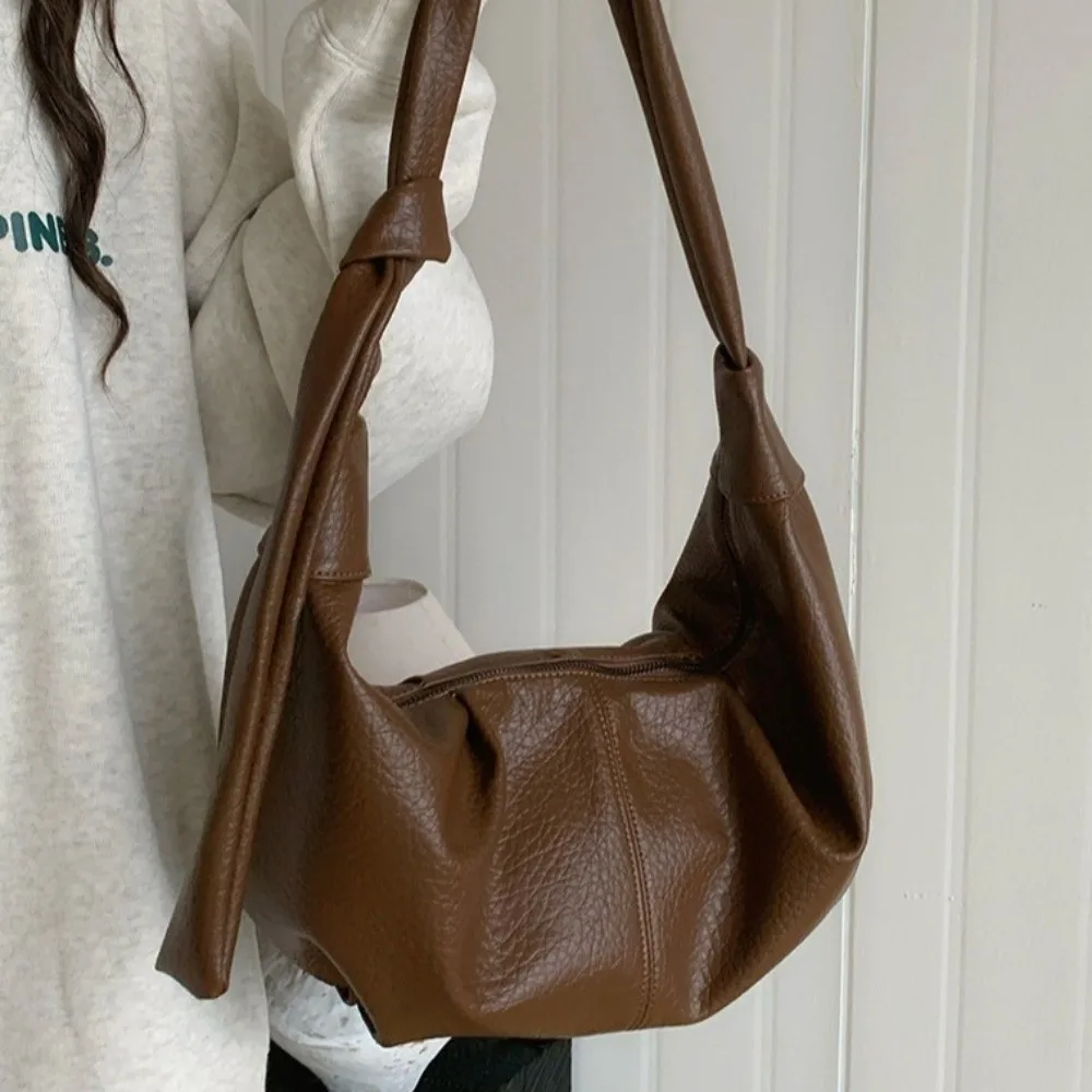 

Soft Leather Croissant Crossbody Bag Commuting Large Capacity Dumplings Shoulder Bag Vintage Solid Color Pleated Hobos Bag