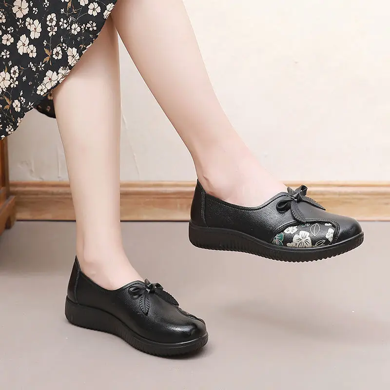 Vintage Style Woman Flats Cozy Leather Slip On Shoes For Women Soft Printed Ballet Flats Ladies Moccasins Shoes Driving Loafers