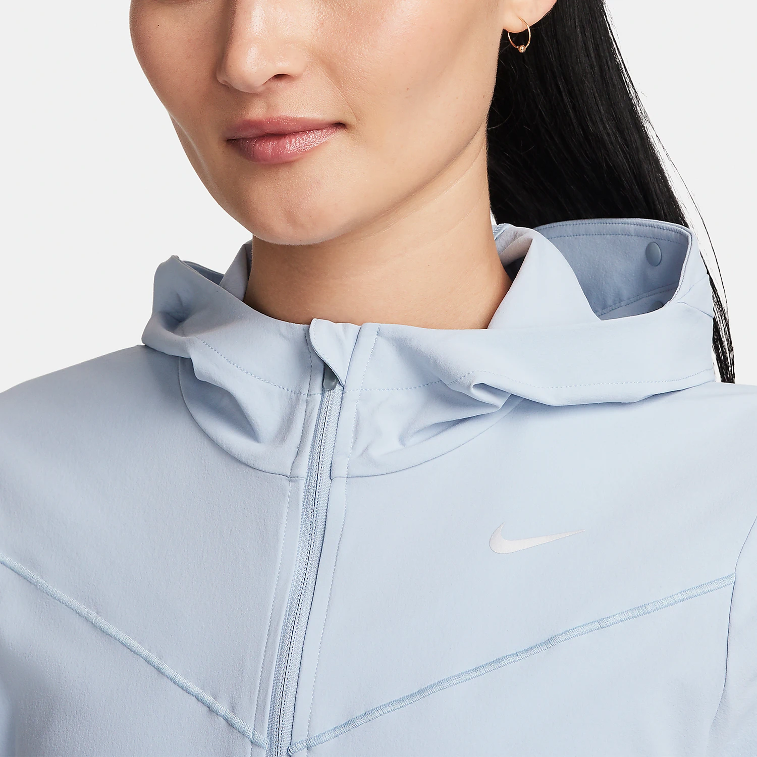 سترة الجري النسائية Nike Genuine Swift UV بغطاء للرأس للحماية من الشمس FB7481-440