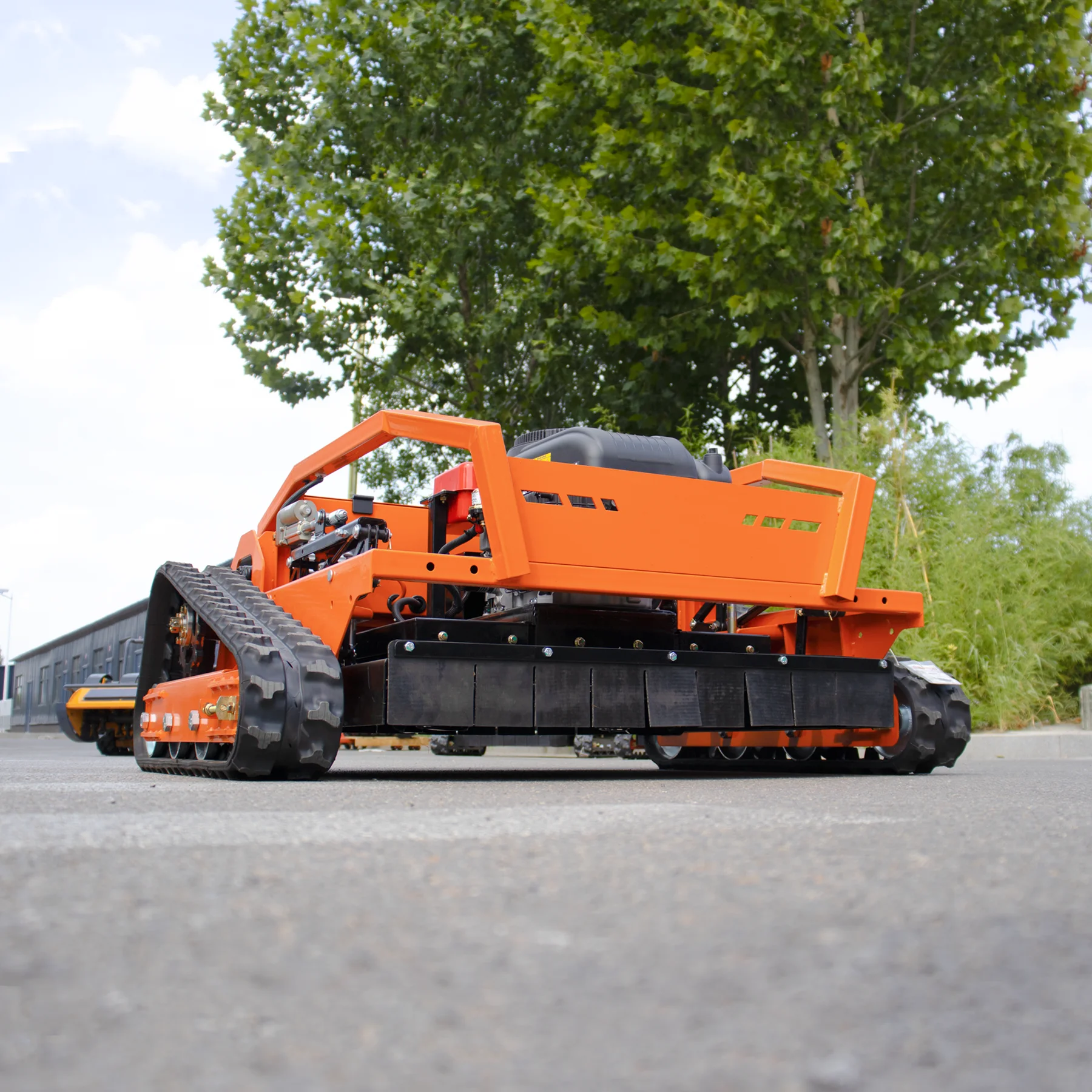 

Adaptable 4000㎡ mowing efficiency 1000mm dual blades Customizable incline the most popular smart remote-controlled lawnmower