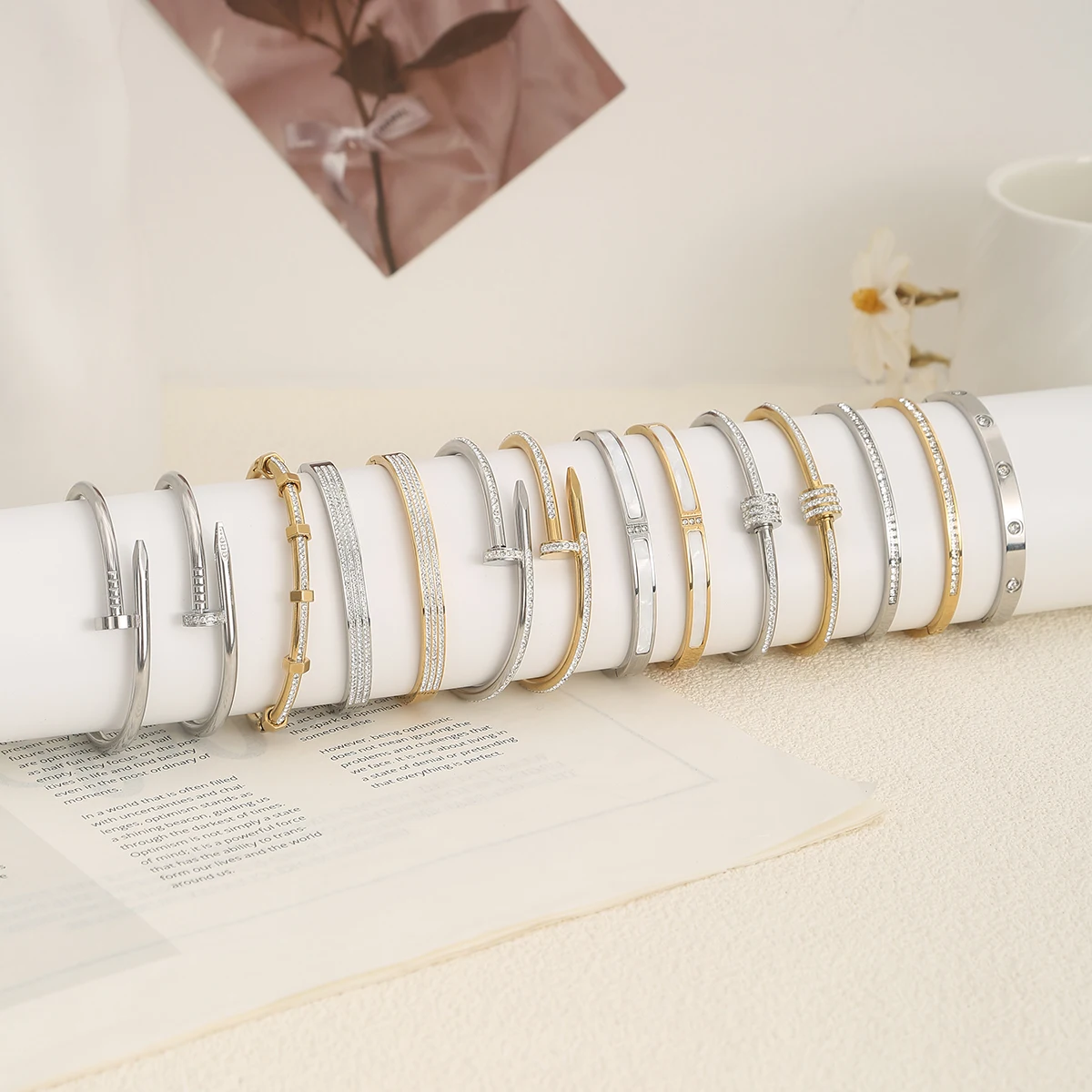 SOVOB أنيقة التيتانيوم الصلب 18K مطلية بالذهب أساور للنساء موضة ملابس اليد اليومية المرأة مجوهرات لهدايا عيد الميلاد #2