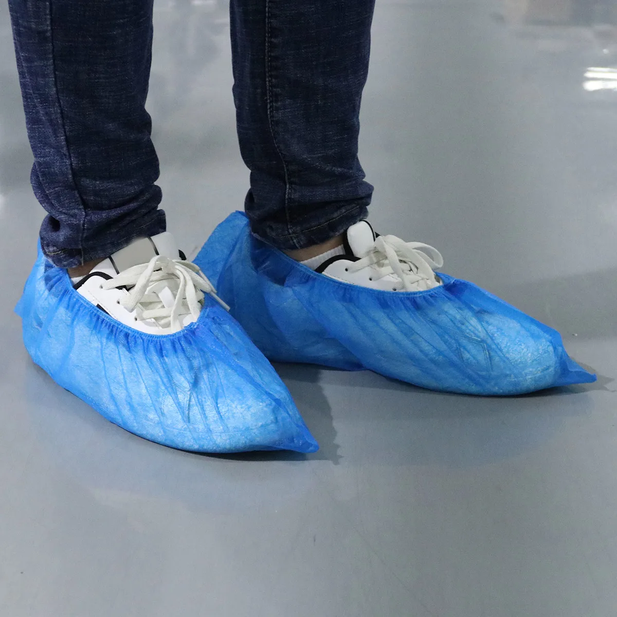 

100 Pcs Disposable Shoe Covers Dustproof Non Slip Thicken Rainproof Indoor Outdoor Protective Footwear Coverings Elastic Ankle