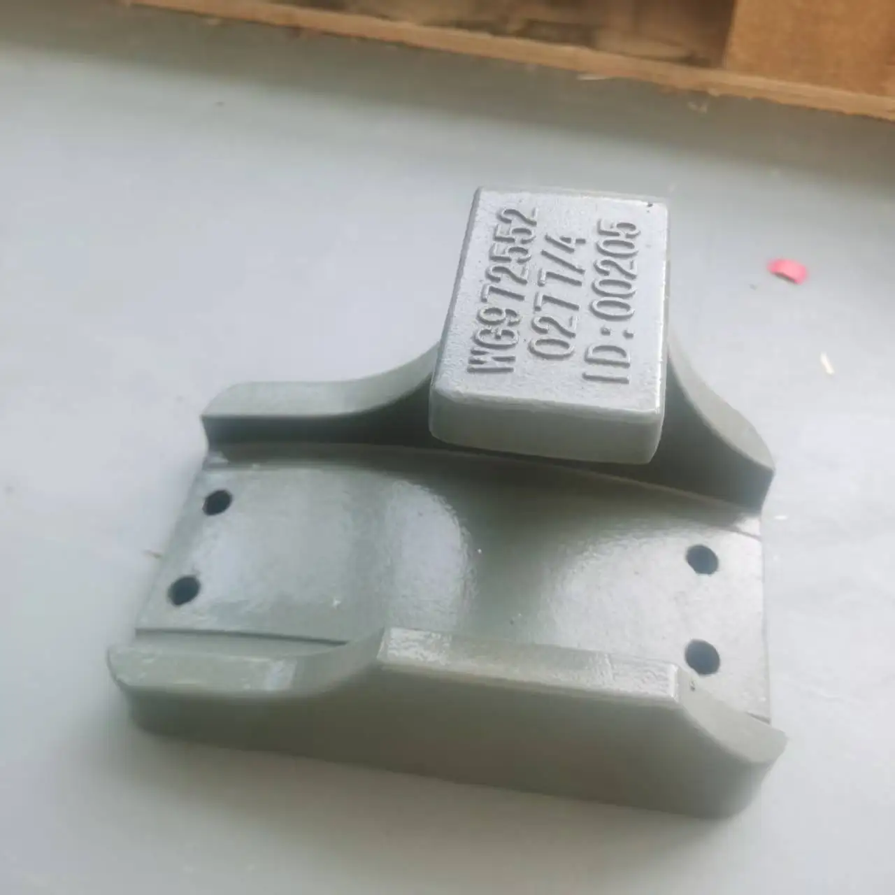Suitable for HO WO rear leaf spring left bracket, steel plate support WG9725520277