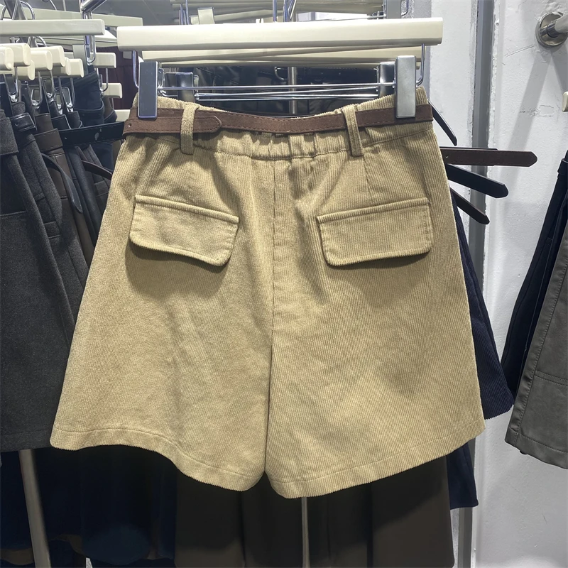 

Corduroy casual shorts for women in autumn winter 2025 versatile age reducing slimming three quarter length wide leg pants