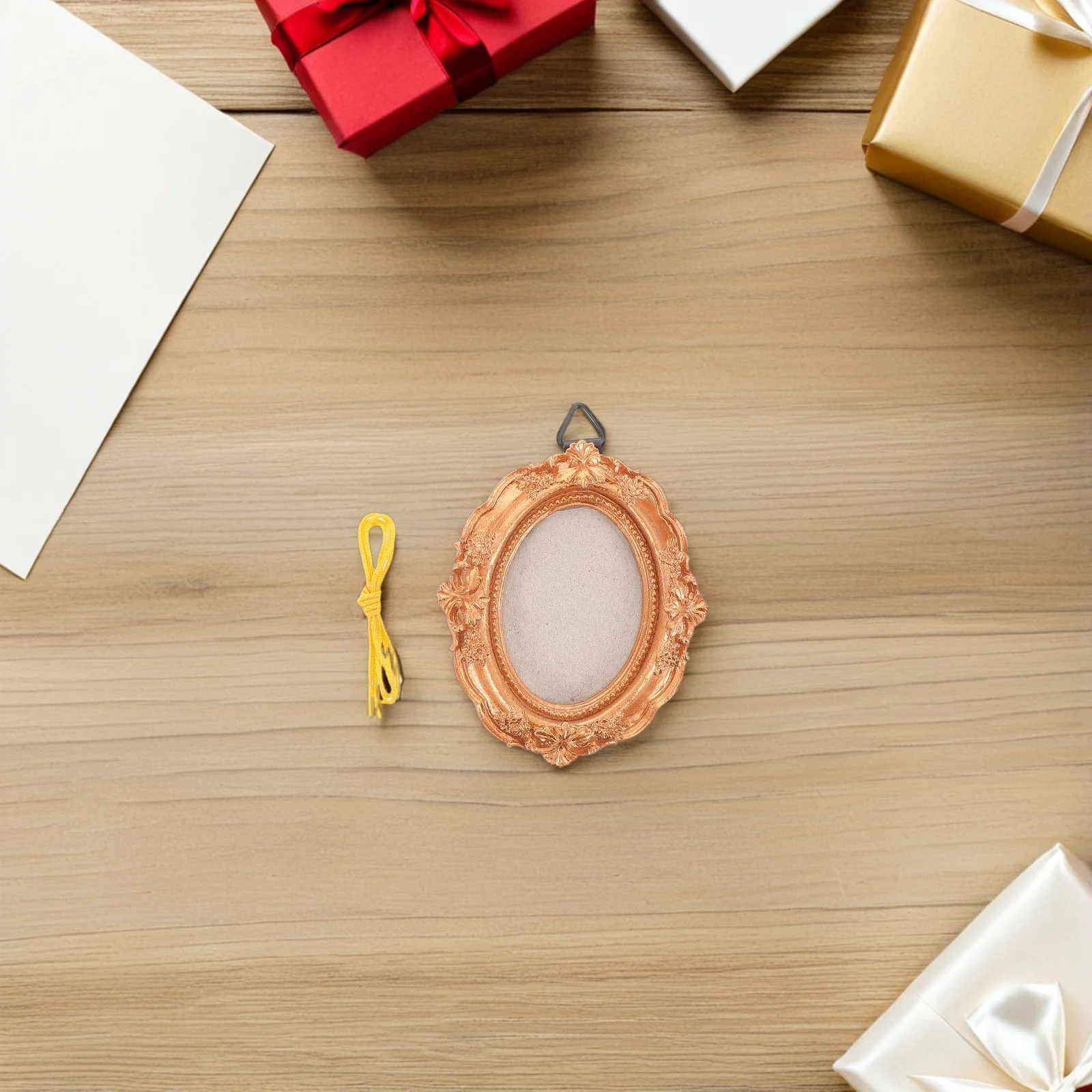 

Small Gold Photo Frame Ornament Creative Miniature Round Hanging Picture Frame for Xmas Tree Wall Gallery DIY Memory Display