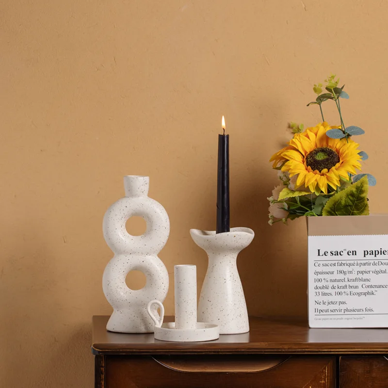 Retro Ceramic Pure White Candlestick Decor Arranging Ornament Donut Design Candle Holder Table Home Dinner Decor Ornaments Gift