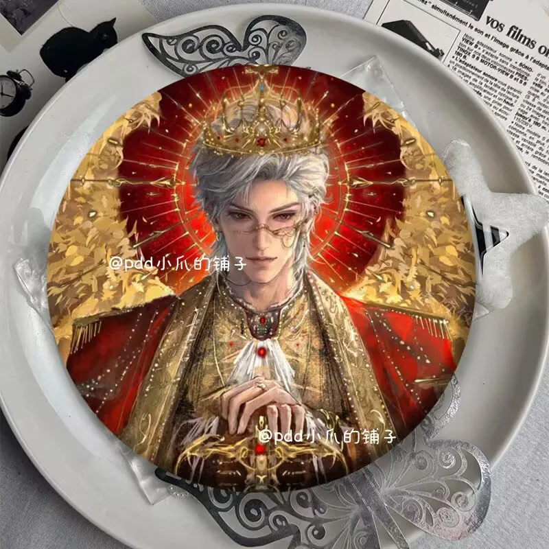 

«Любовь и глубокий космос» Силус Цинь Че, его высокий уровень хорошого выглядя, имеют коллекцию супер крутых значков и брошей.