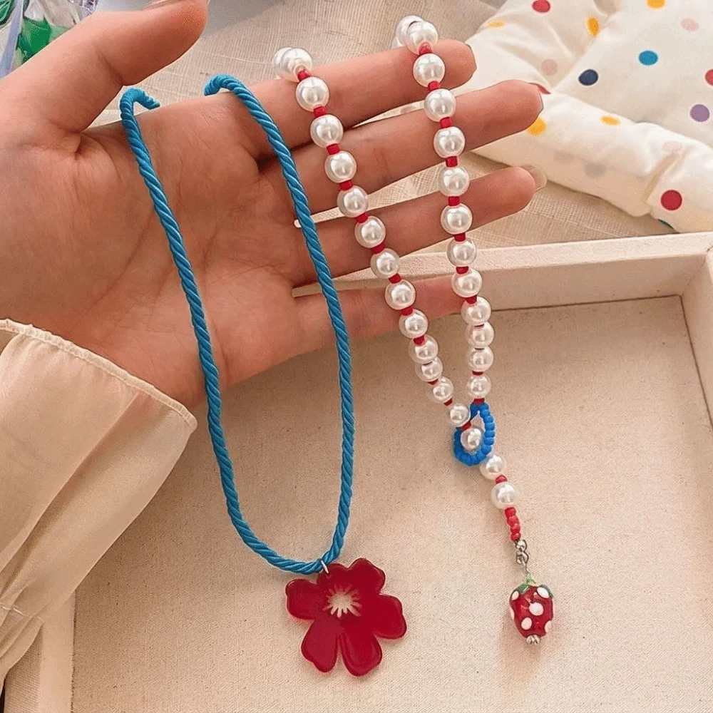 

2pca Fashion Strawberry Pendant Braided Rope Necklace Layered Acrylic Flower Necklace Simulated Beads Chain Y2K Jewelry
