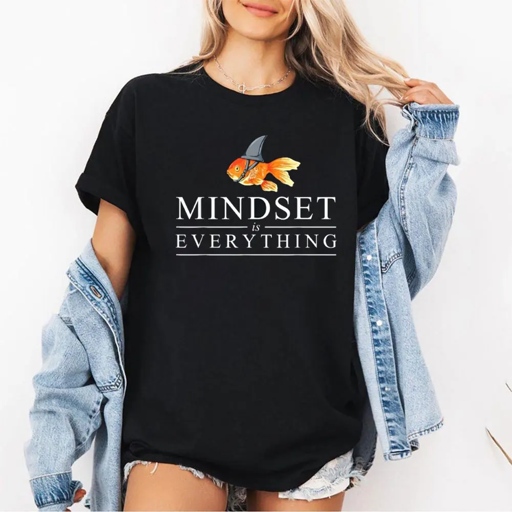 

Футболка Mindest Is Everything с мотивационными цитатами, футболка с вдохновением, забавная рубашка с графическим принтом «Золотая рыбка», мужские и женские хлопковые топы