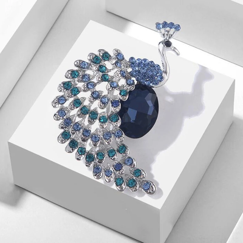 Prachtige Blauwe Fonkelende Diamanten Vlinder Broches Voor Vrouwen Meisjes Temperament Zirkoon Dier Corsage Fashion Party Sieraden Gift