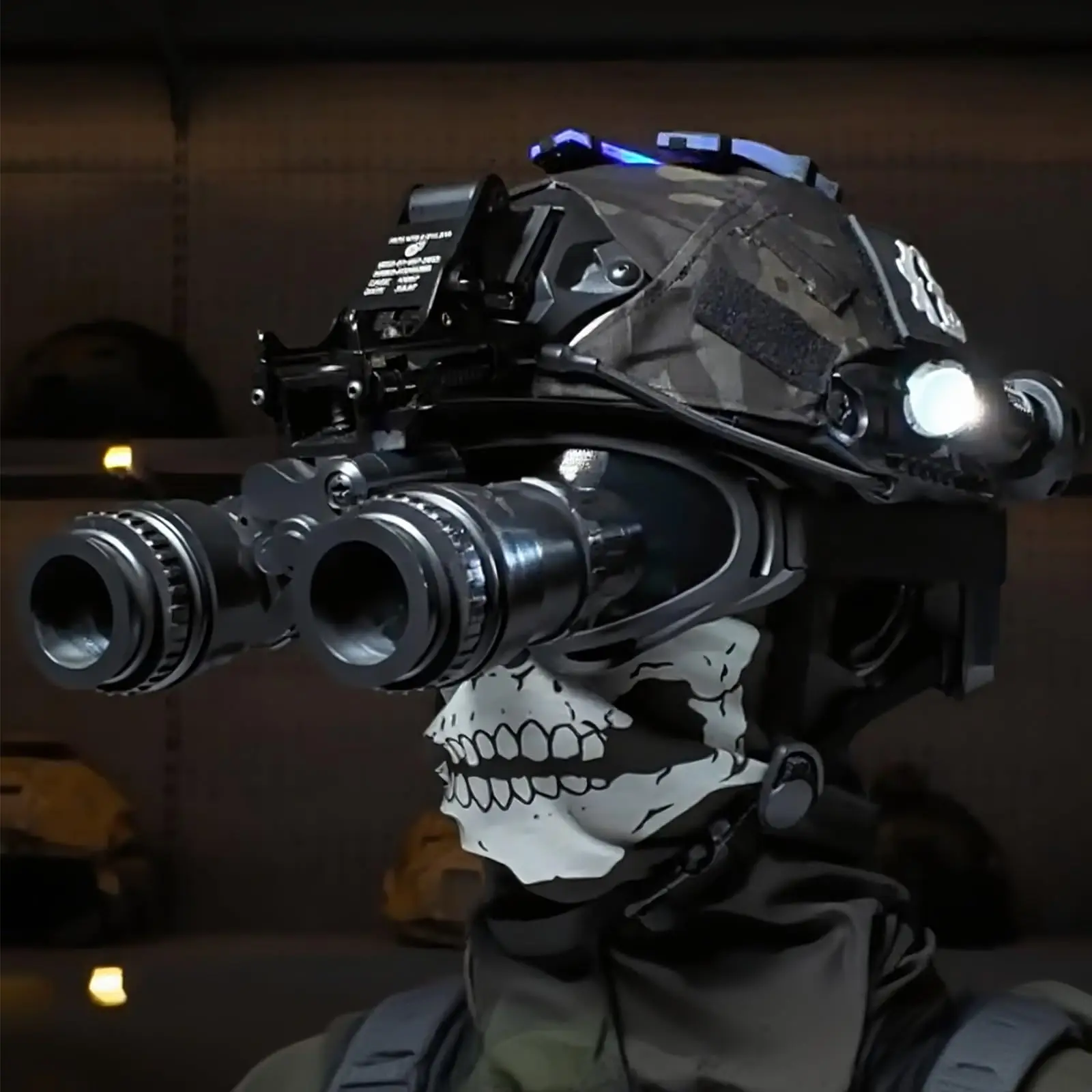 

Lightweight Adjustable FAST Tactical Helmet Set With Multifunctional NVG Mount X800 Impact-Resistant Goggles Tactical Flashlight