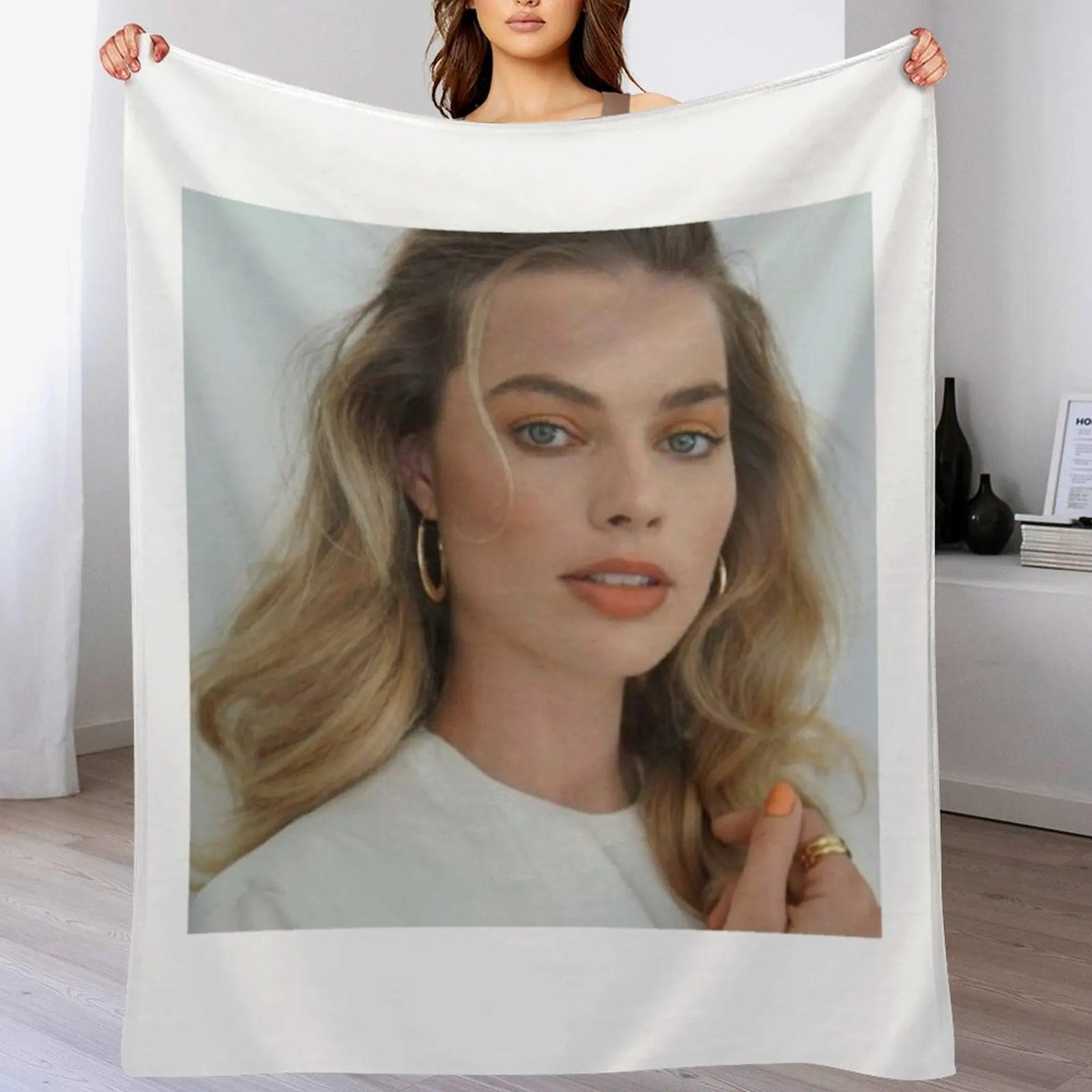 

margot robbie Throw Blanket Furry Luxury manga Soft Beds Blankets