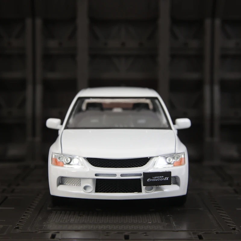 

1:24 EVO 9 generation alloy model doors and the front hood and trunk door can be opened rich details, fine workmanship