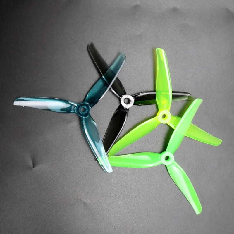 2 pares de hélices iFlight Nazgul F5 de tres aspas de 5 pulgadas con posición de orificio de 5 mm, adecuadas para drones de carreras con visión en primera persona de 5 pulgadas.