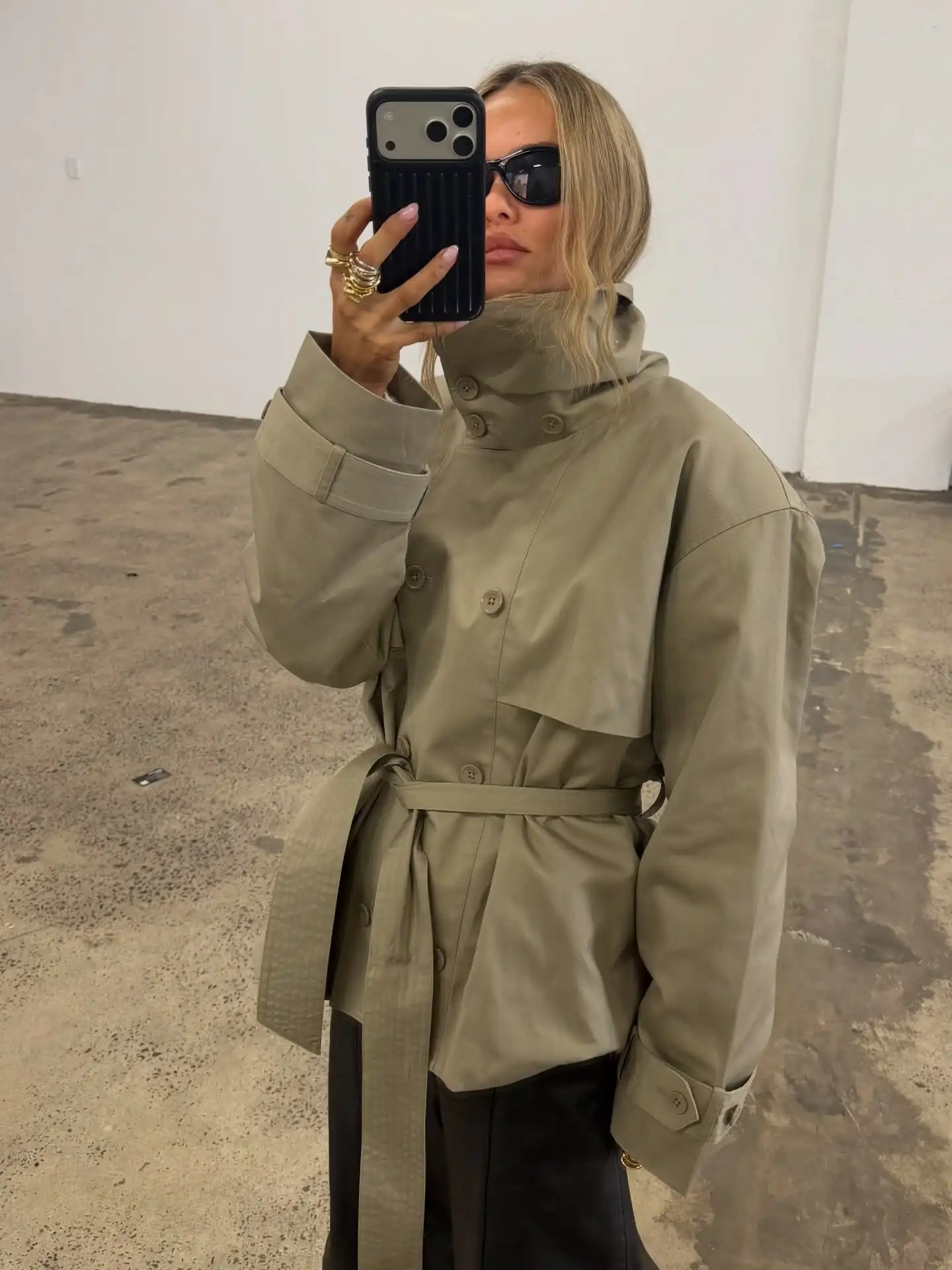 Laur Beige Short Trench Coat Women Stand Collar Double Breasted Belt Flared Hem Spring Elegant Windbreaker 2026