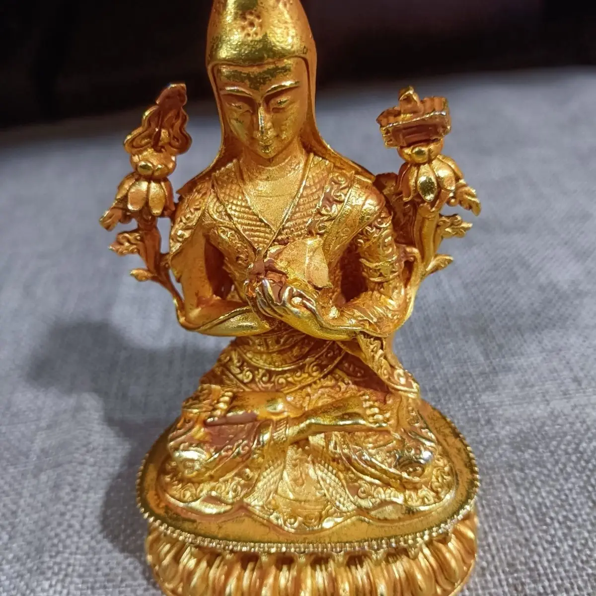 Gilt bronze collection master exquisite Buddha statue ornament, thick pulp, size as shown, process weighs about kilograms