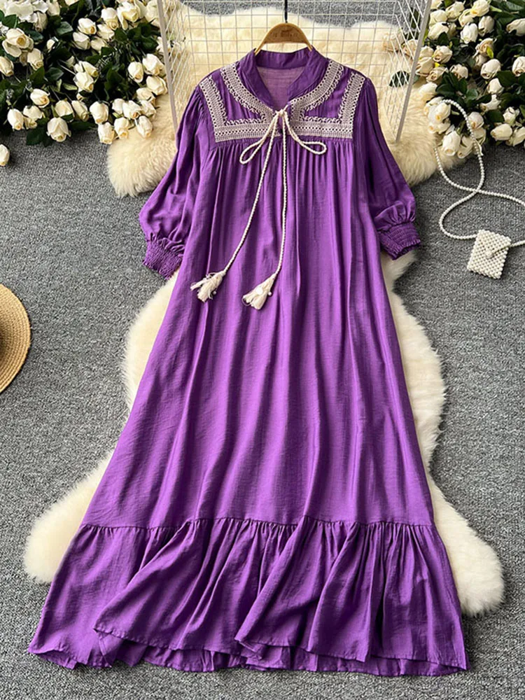 

Новое женское летнее платье в стиле ретро с воротником-стойкой, рукавами-фонариками на завязках, вышивкой, свободного кроя, с расклешенной юбкой и оборками по краю, удлиненное