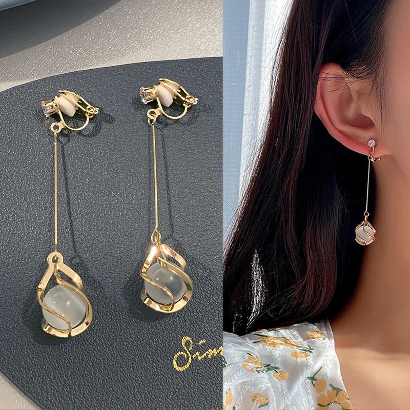 Korean Fashion Ear Clip Women\'s Ear Hole Free Retro French Pearl Earrings Light Luxury Style Earrings Ear Cuffs Trend 2023