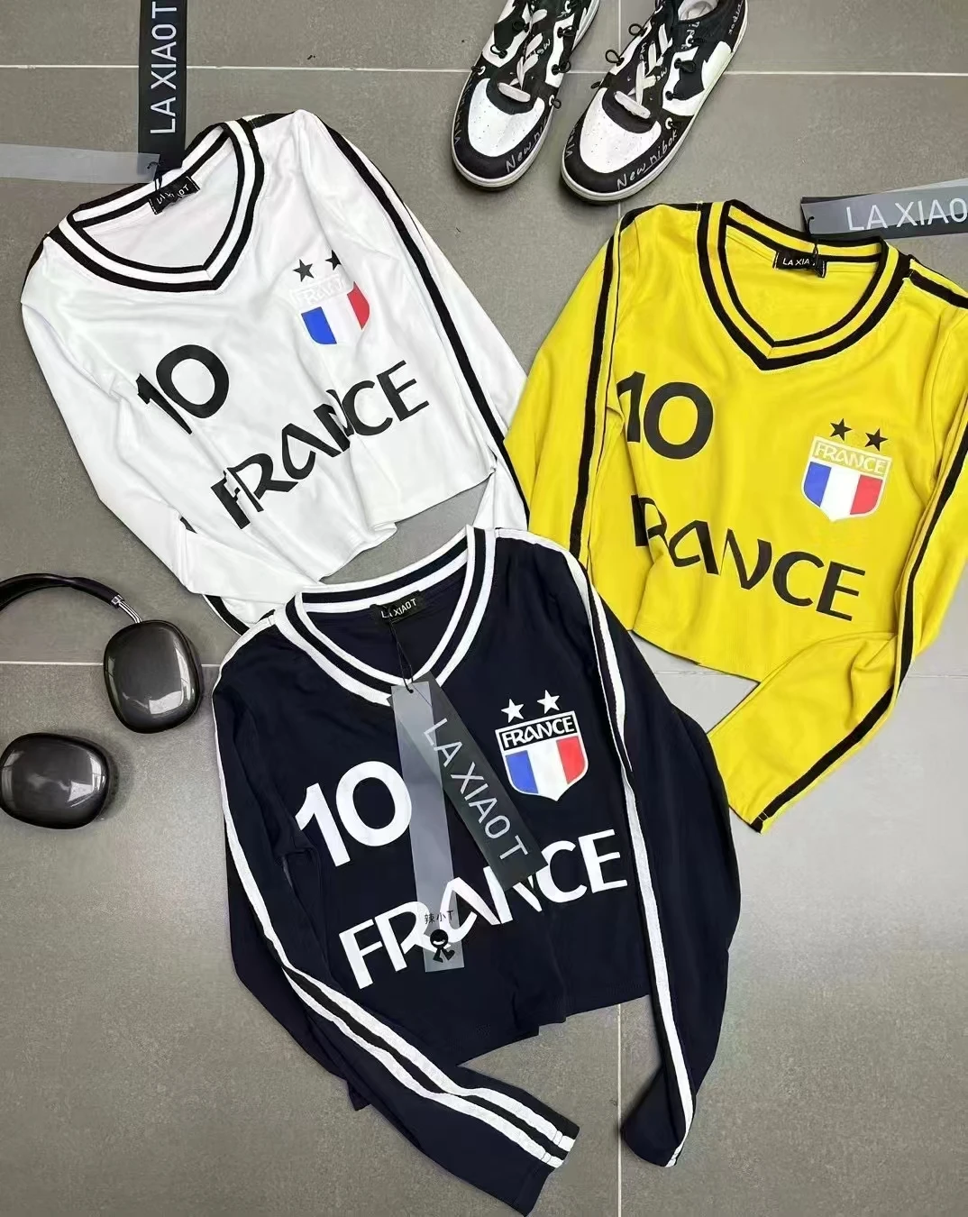 DEEPTOWN Y2k Graphic T-Shirt Women 2024 Autumn American Streetwear Long Sleeve V-neck Letter Print Vintage Sport Top Kpop Jersey