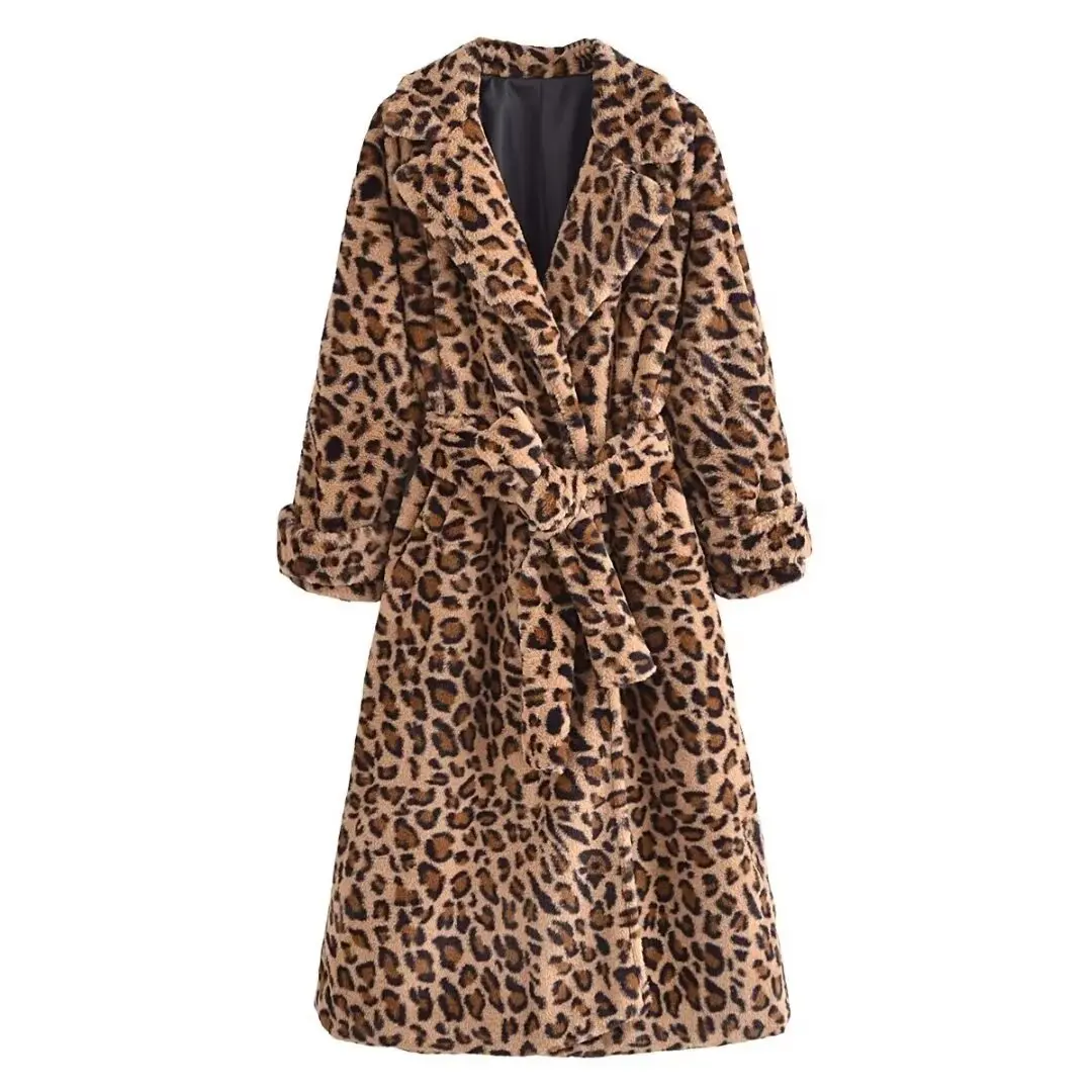 

Classic leopard print coat with a chic collar. Wildly versatile and effortlessly stylish.