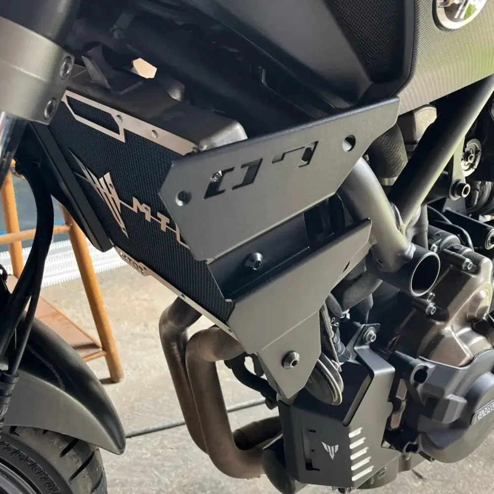 دراجة نارية اكسسوارات لياماها MT 07 MT07 FZ07 2018-2020 2021 2022 2023 MT-07 FZ-07 المبرد الجانب غطاء الشواية الحرس حامي