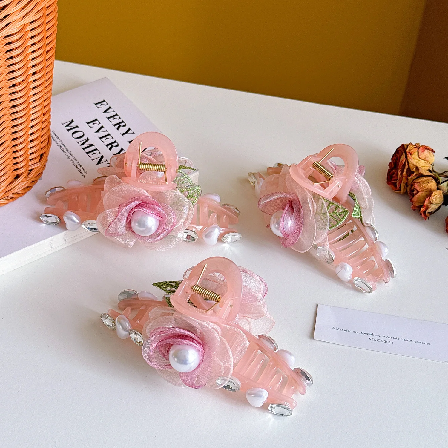 

Amethyst Light Pink Camellias Plastic Material Super Fairy Sweet Chiffon Top Girls Clips