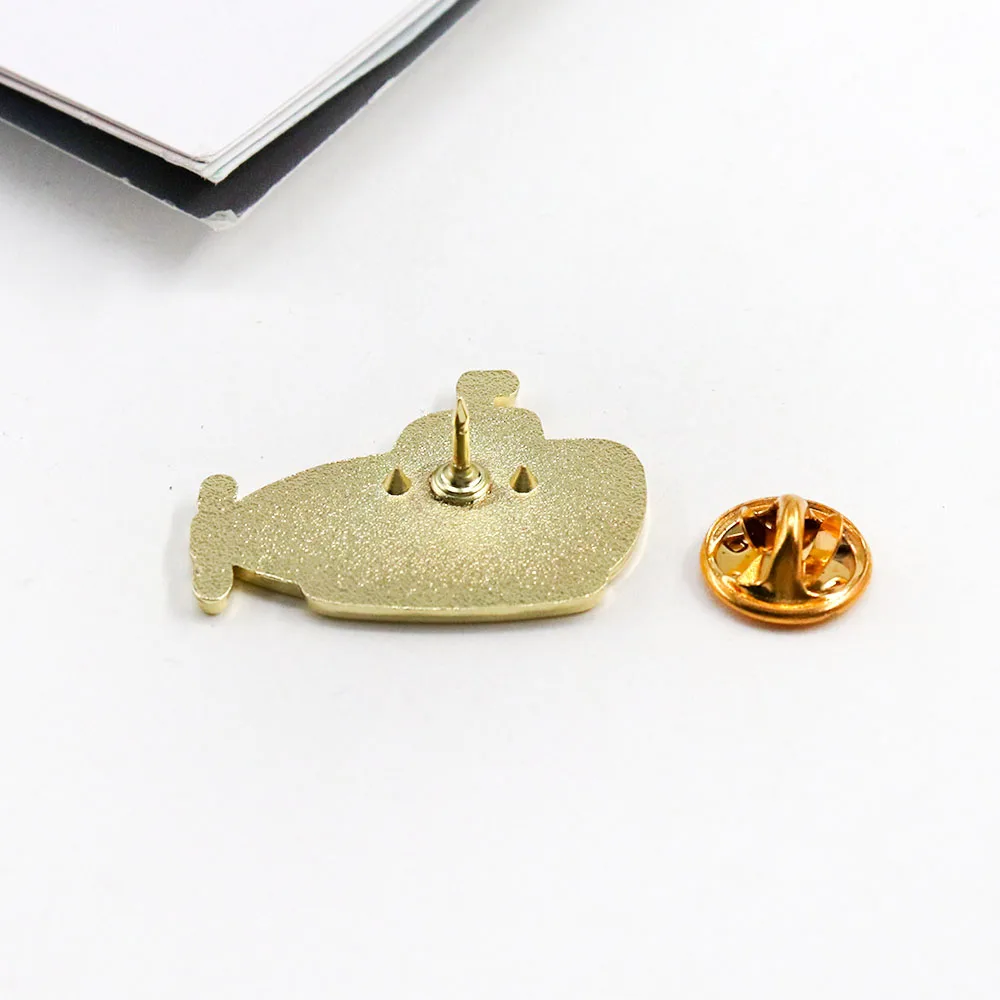 Chat animal broche drôle chat avion volant mignon animal de compagnie chaton collier broche accessoires alliage badge
