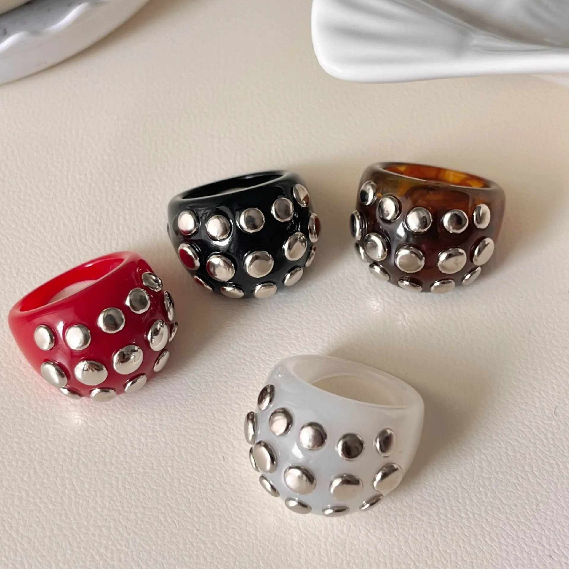 New Punk Irregular Riveted Ring for Women Chunky Thick Geometric Ring Smooth Vintage Resin Rings Individual Jewelry Gifts Кольца
