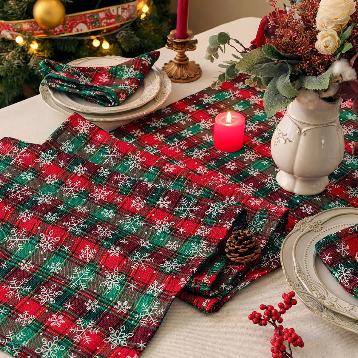 

Christmas Series New Year Fabric Checkered Table Runner Meal Mat Living Room West Dining Table Cloth Utensils Insulation Mat