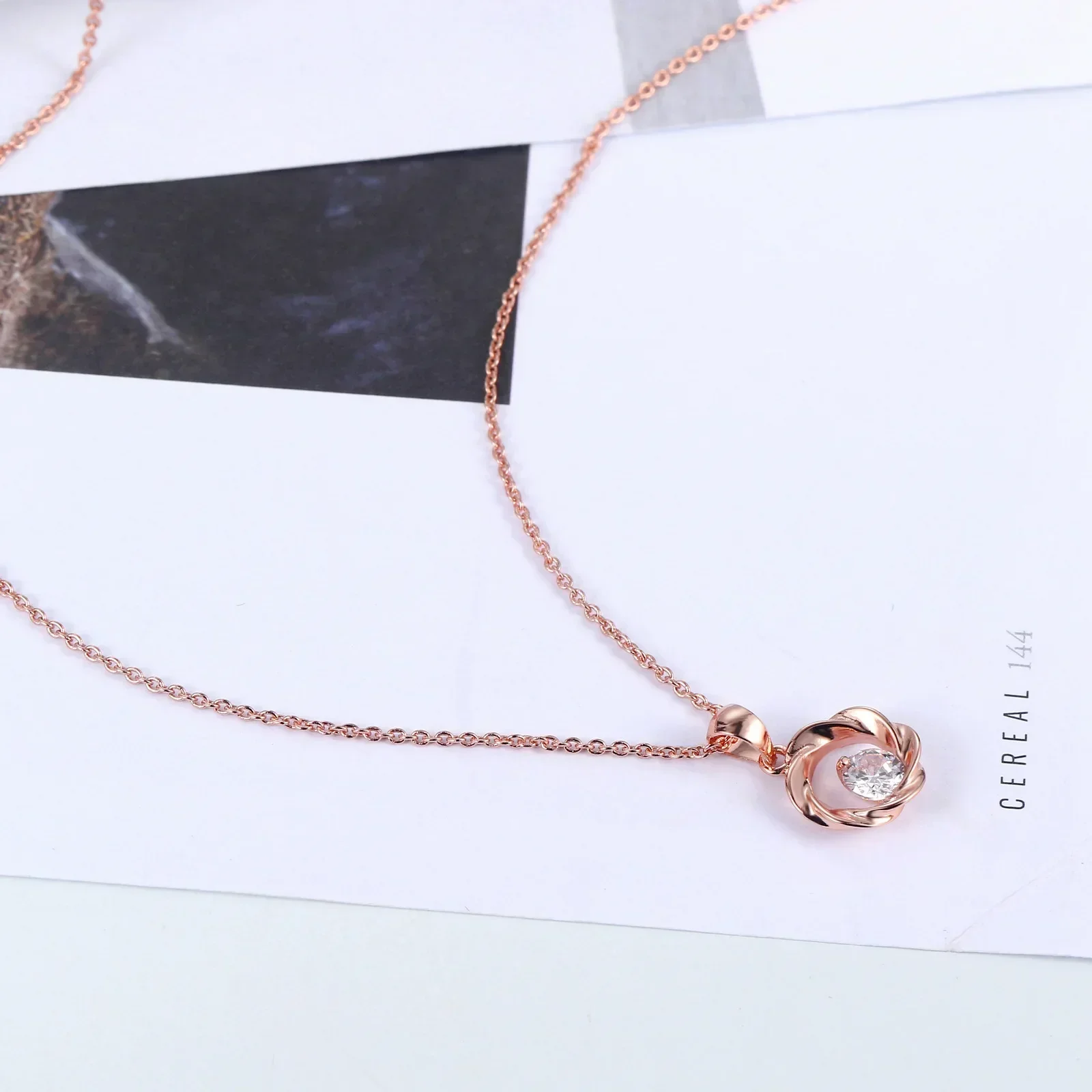 Ins Style Simple Fashion Rose Gold Color Choker for Women Zircon Spiral Collarbone Chain Necklace Pendant Accessories Jewelry