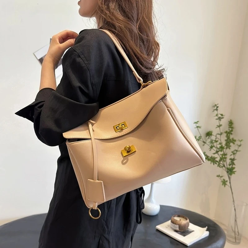 حقائب كتف ذات علامة تجارية فاخرة للنساء من جلد البولي يوريثان الناعم بلون سادة حقائب تسوق ذات سعة كبيرة 2025 أحدث حقائب يد فاخرة مصممة #3