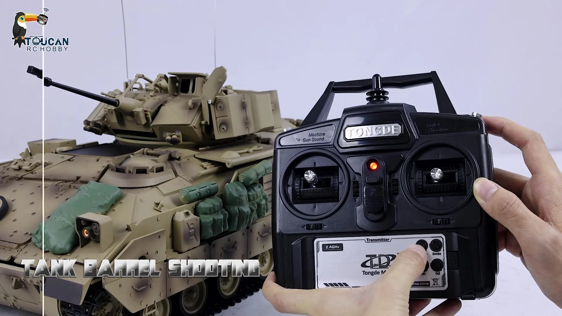 1/16 TOUCAN RCバトルタンク M2A2 電動モデル 360°スモークライト