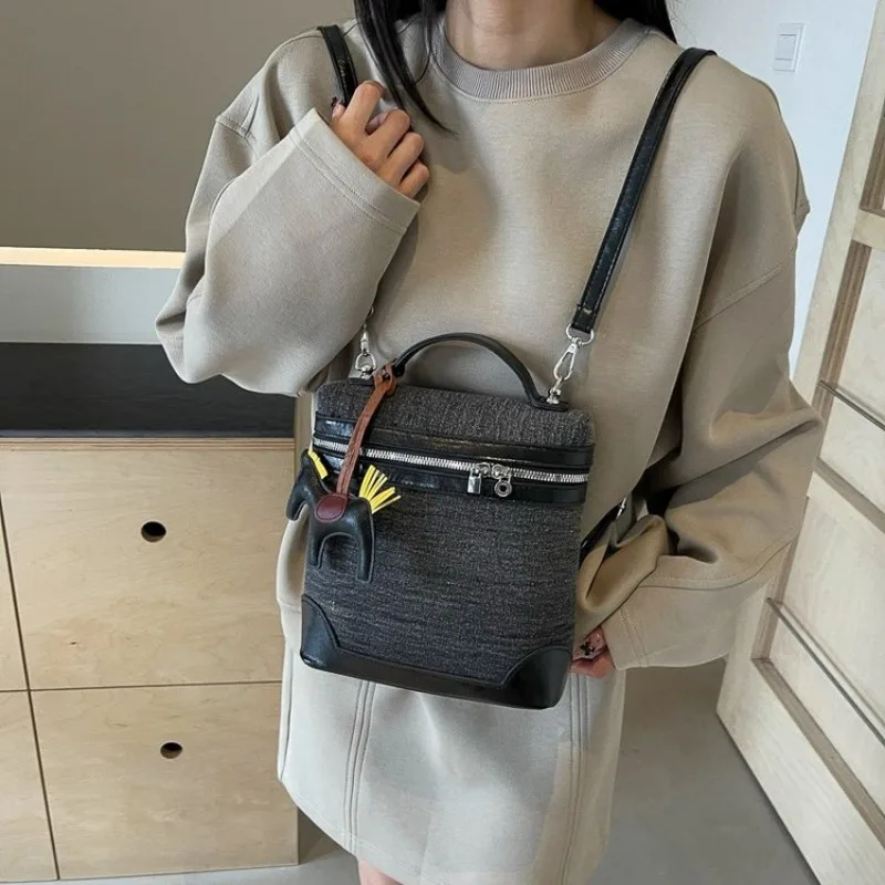 

Chic Drawstring Cinched Closure Crossbody Bag For Women Adjustable Underarm Shoulder Bag For A Unique Silhouette