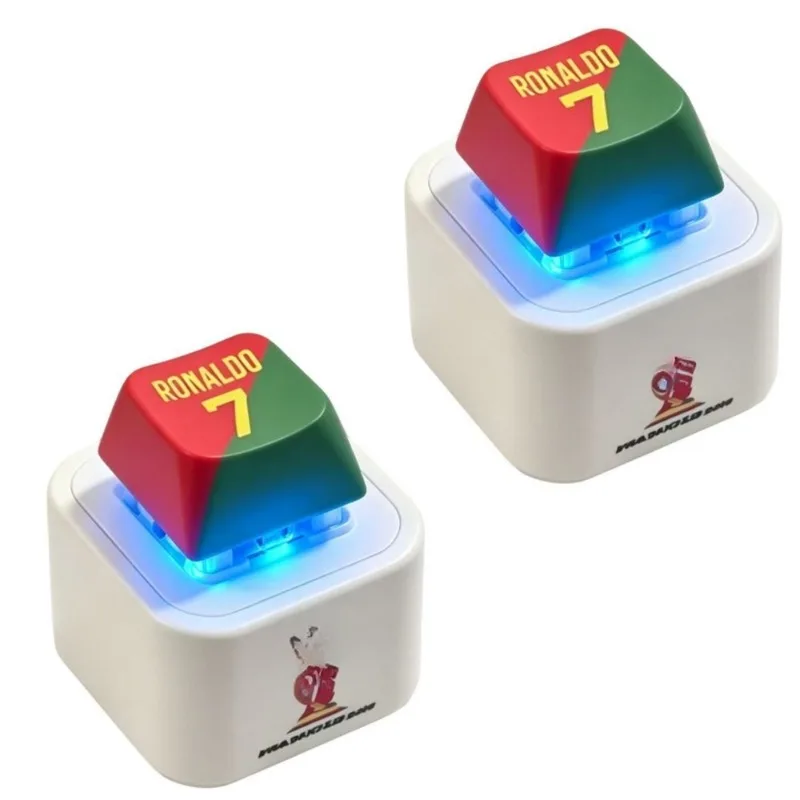 Neuer Cristiano Ronaldo Tastatur-Schlüsselanhänger mit Ton und Licht, Stressabbau-Spielzeug, Kreatives Scherzgeschenk, Anime