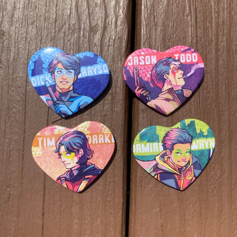 Image of Heartthrob Avian Pinback Button Anime-Charakter-Abzeichen, niedlicher Cartoon-Emaille-Pin, Rucksack-Zubehör, Geschenk für Fans