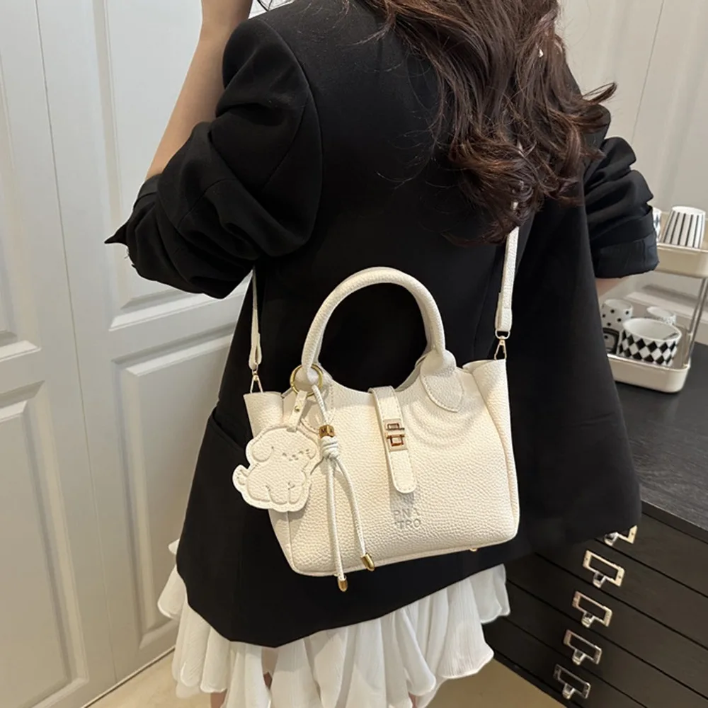 

Корейская шикарная сумка-ведро с наклонным крестом, милая сумка из искусственной кожи с узором личи, сумка на плечо с подвеской в виде щенка, высококачественная женская большая сумка на каждый день