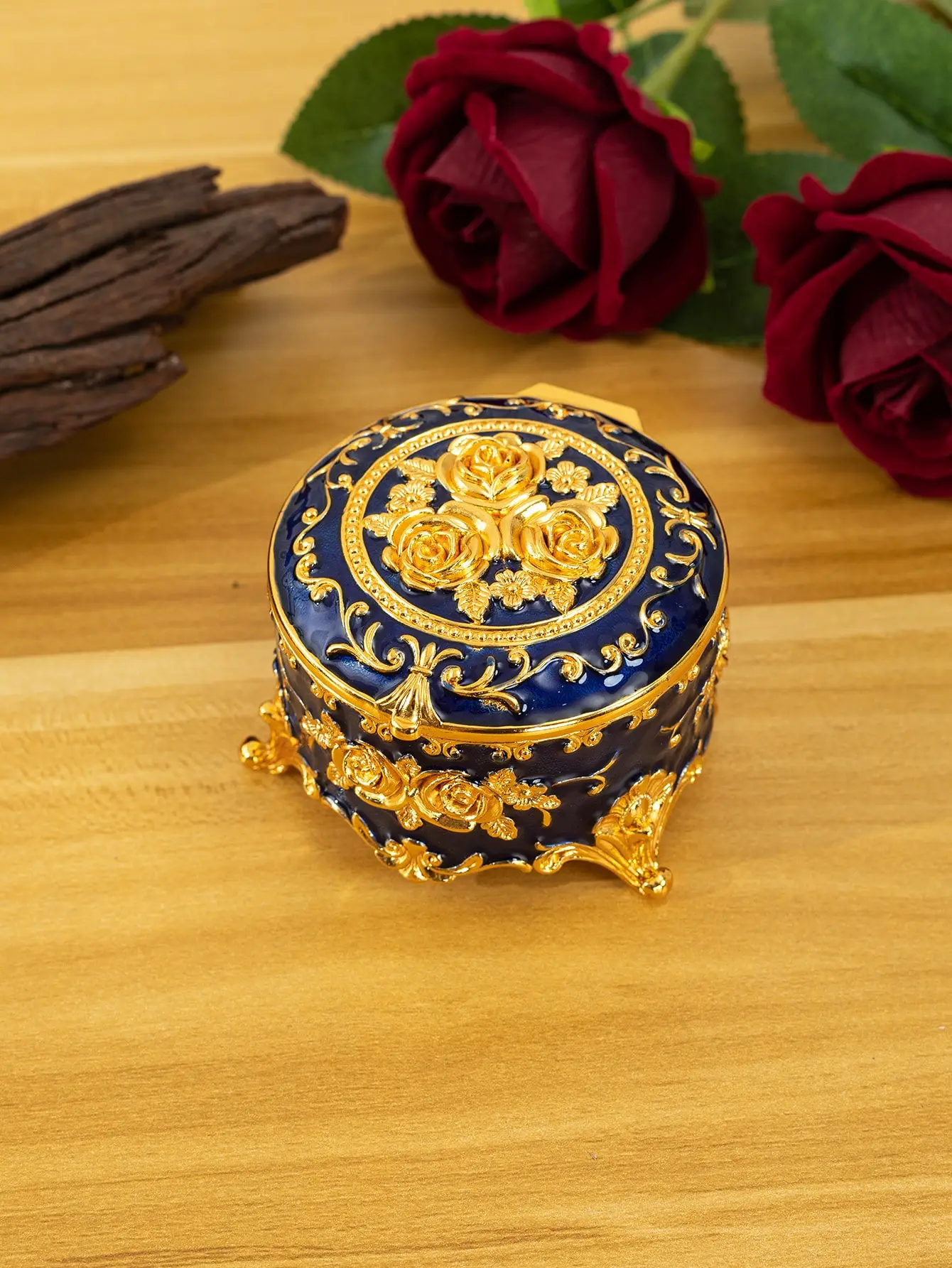 Metal Creative European Vintage Jewelry Gold-plated Hand-painted Box Small High-end Rose Jewelry Storage Box Cotton Swab Box Val