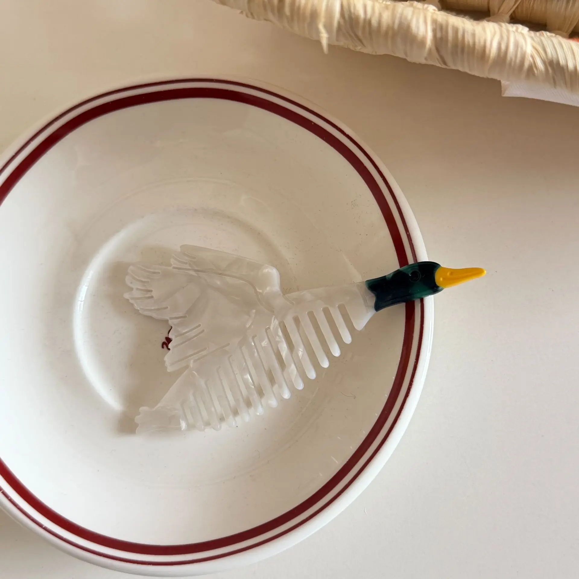 

Cartoon Animal Hairbrush: Unique Niche Design Dog-Shaped Acrylic Hair Comb Stylish Portable Hair Accessory