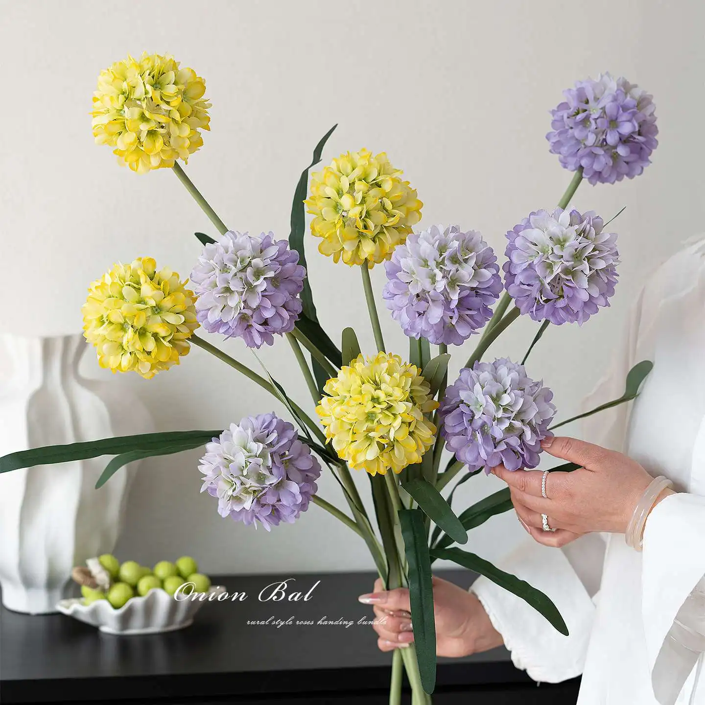 

Modern simple wind skin tube scallion ball simulation flower living room dining table