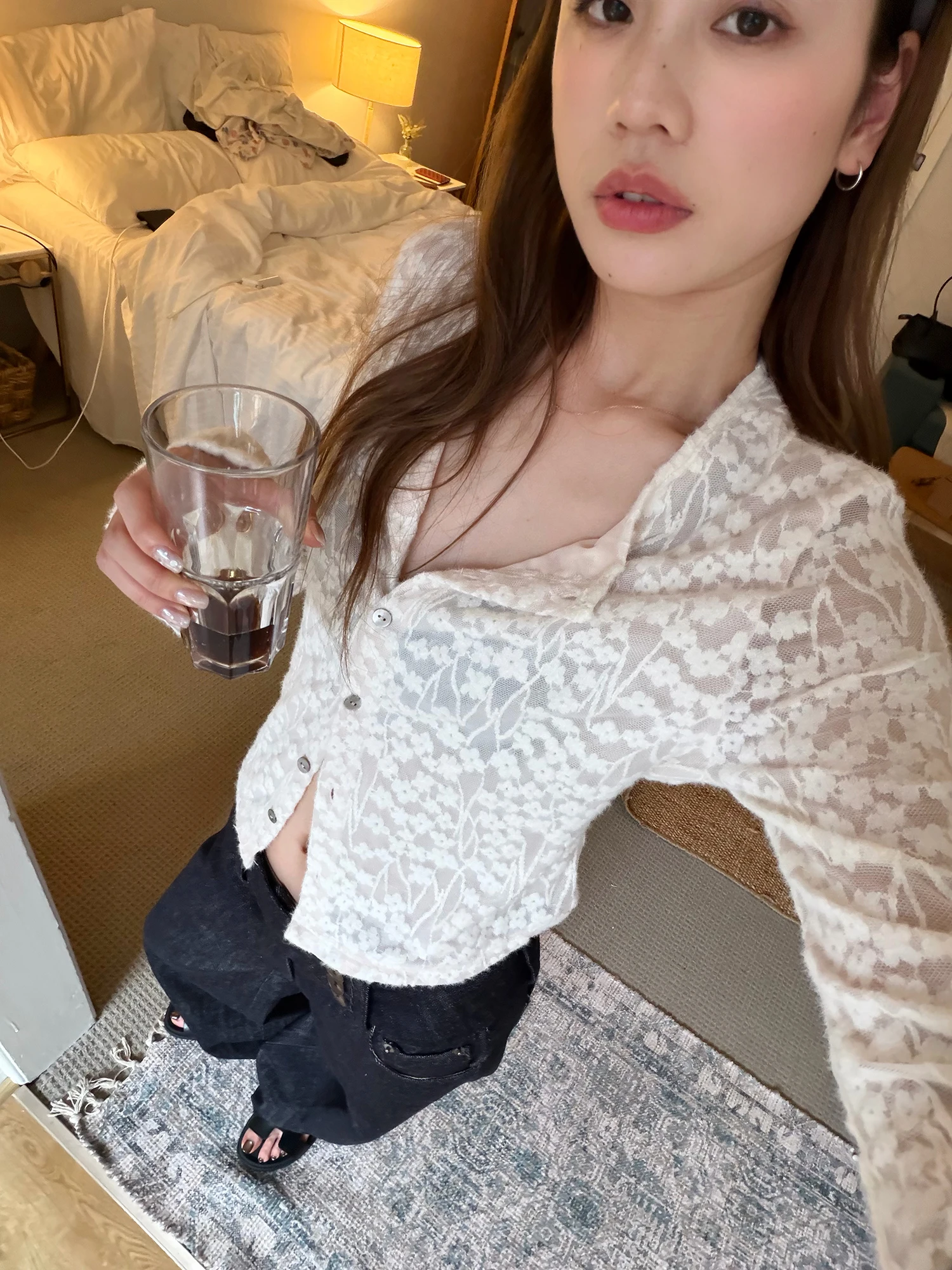 

Женская кружевная блузка LelyMooch с круглым вырезом, одной пуговицей, вышивкой, расклешенными рукавами на шнуровке, повседневная, свободного кроя, укороченная