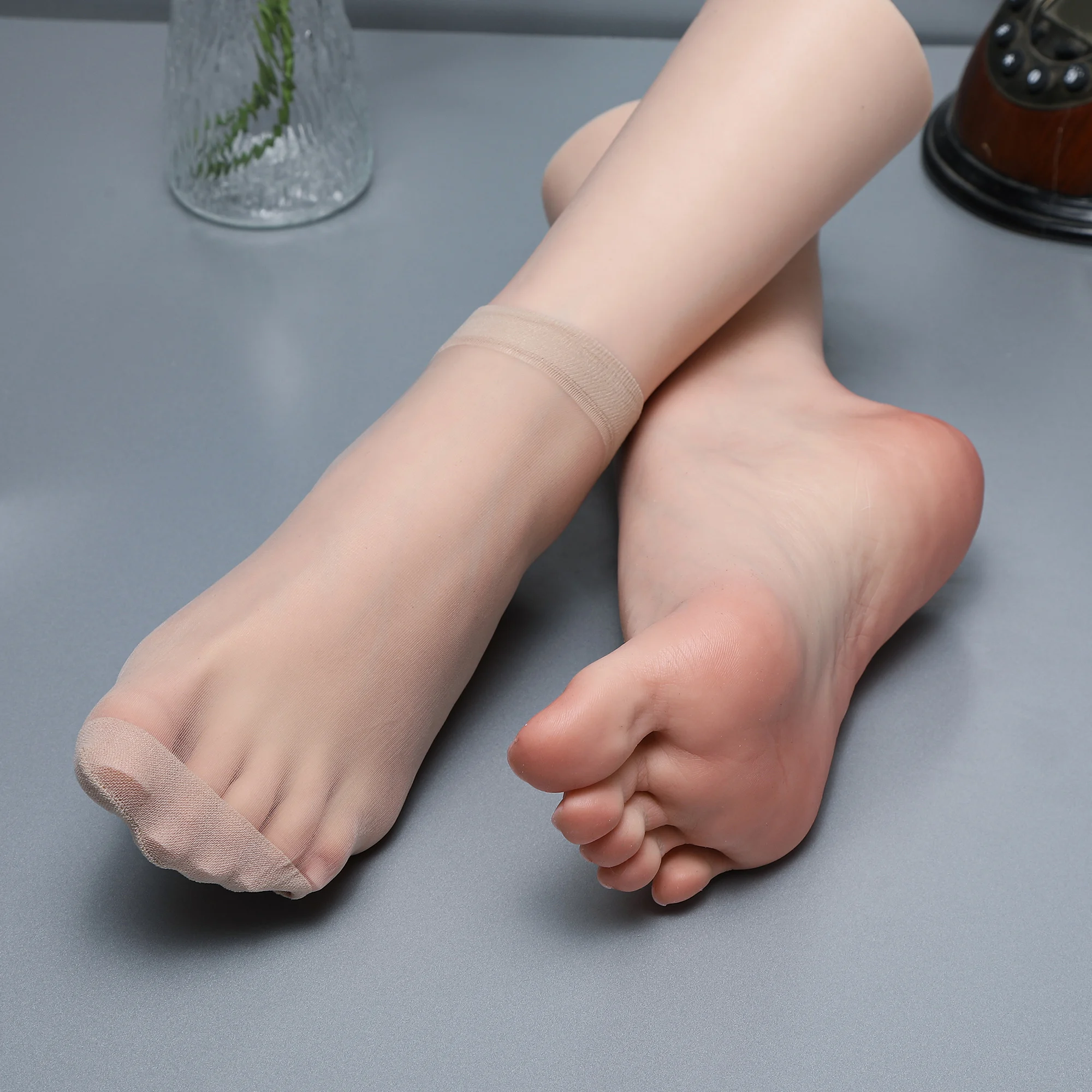 

Slightly Fat Female Foot Model Silicone Mannequin Lifelike Fake Nail Art Feet ZDW3820 Shoes Stockings Display Props All Bones