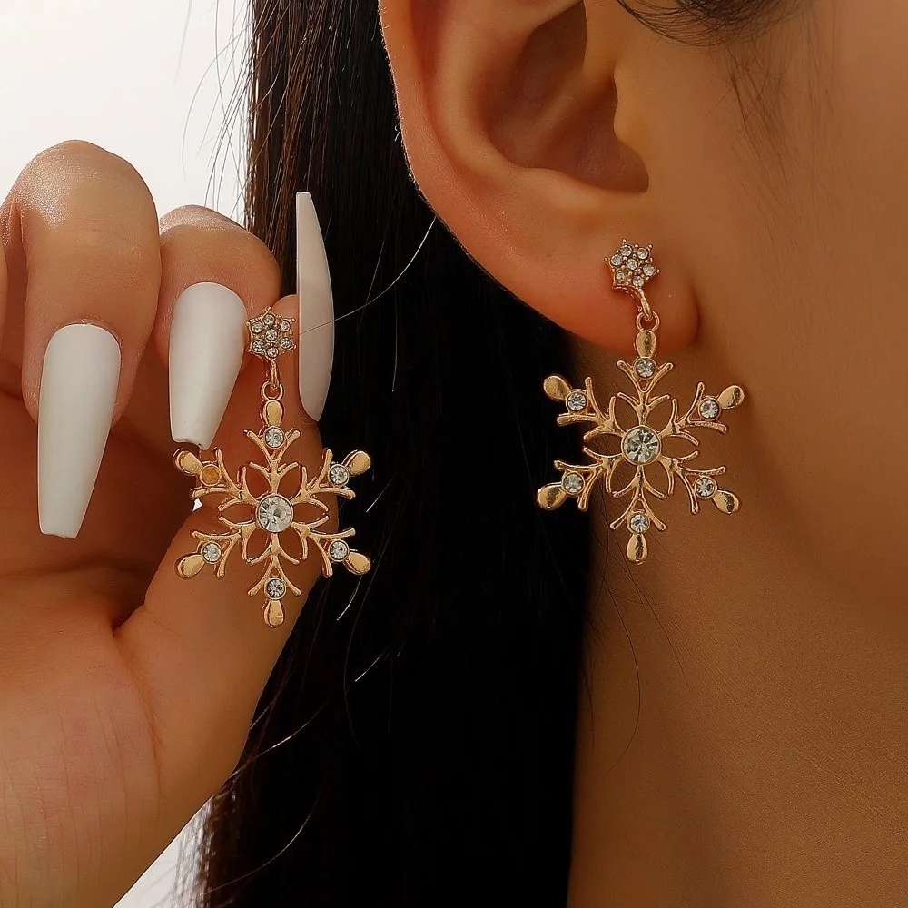 Fashion Luxury Snowflake Earrings Sparking Design Christmas Earrings Crystal Pearl Studs Jewelry Accessories