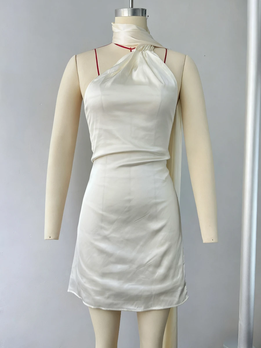 TWOTWINSTYLE Mini abiti da sera sexy con nastro per le donne Halter senza maniche a vita alta Temperamento Chic Abito in raso femminile