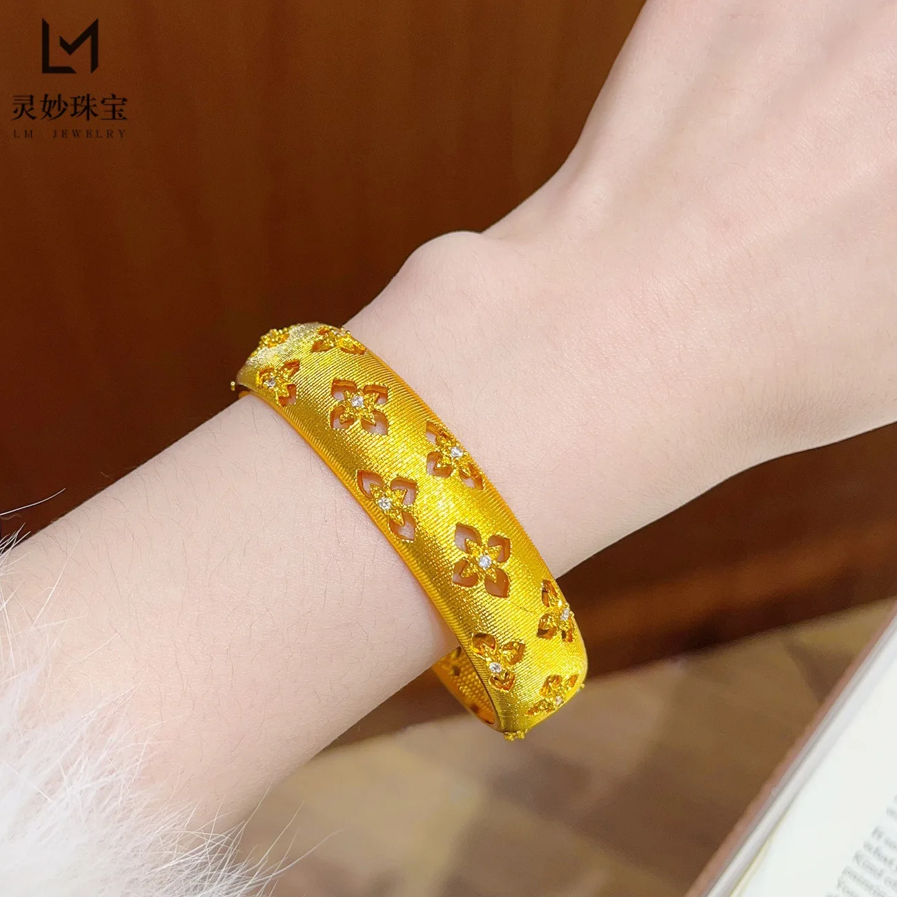 Lucky Blessing Hollow Clover Open Bangle For Women 24K Gold AU999 Clover brings good fortune while hollow design keeps wearing