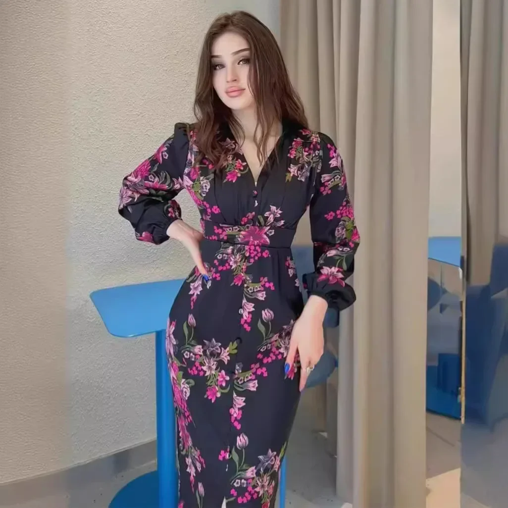 Neue Damen bekleidung. Retro bedrucktes langes Kleid mit V-Ausschnitt. Taille-Cinch ing, Schlitz-Design und schlankes langes Kleid für Frauen.