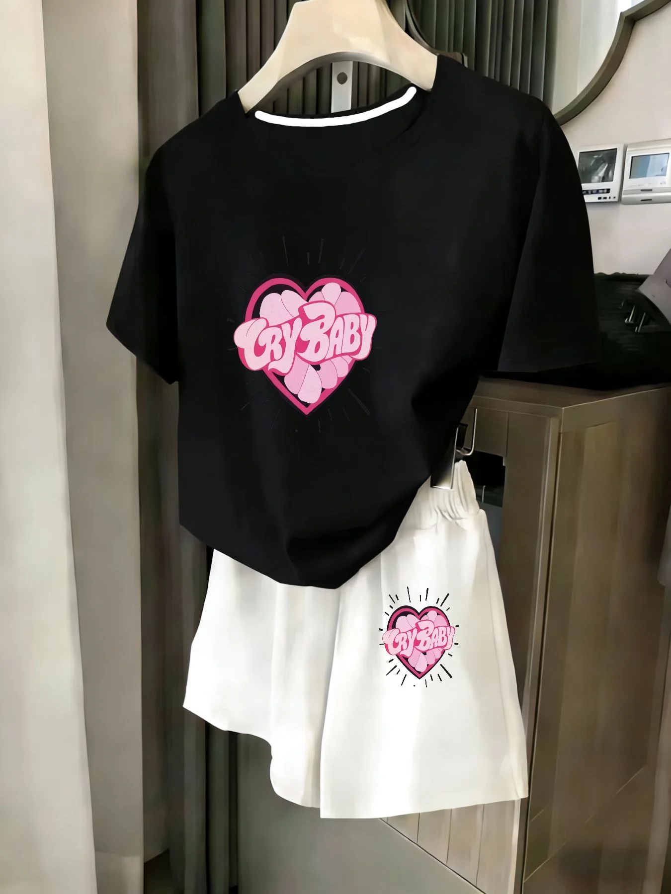 

Ladies 2-Piece Set Summer Beach Vacation Casual round Neck Short Sleeve Random Print T-Shirt Elastic Waist Shorts Suit Comfortab