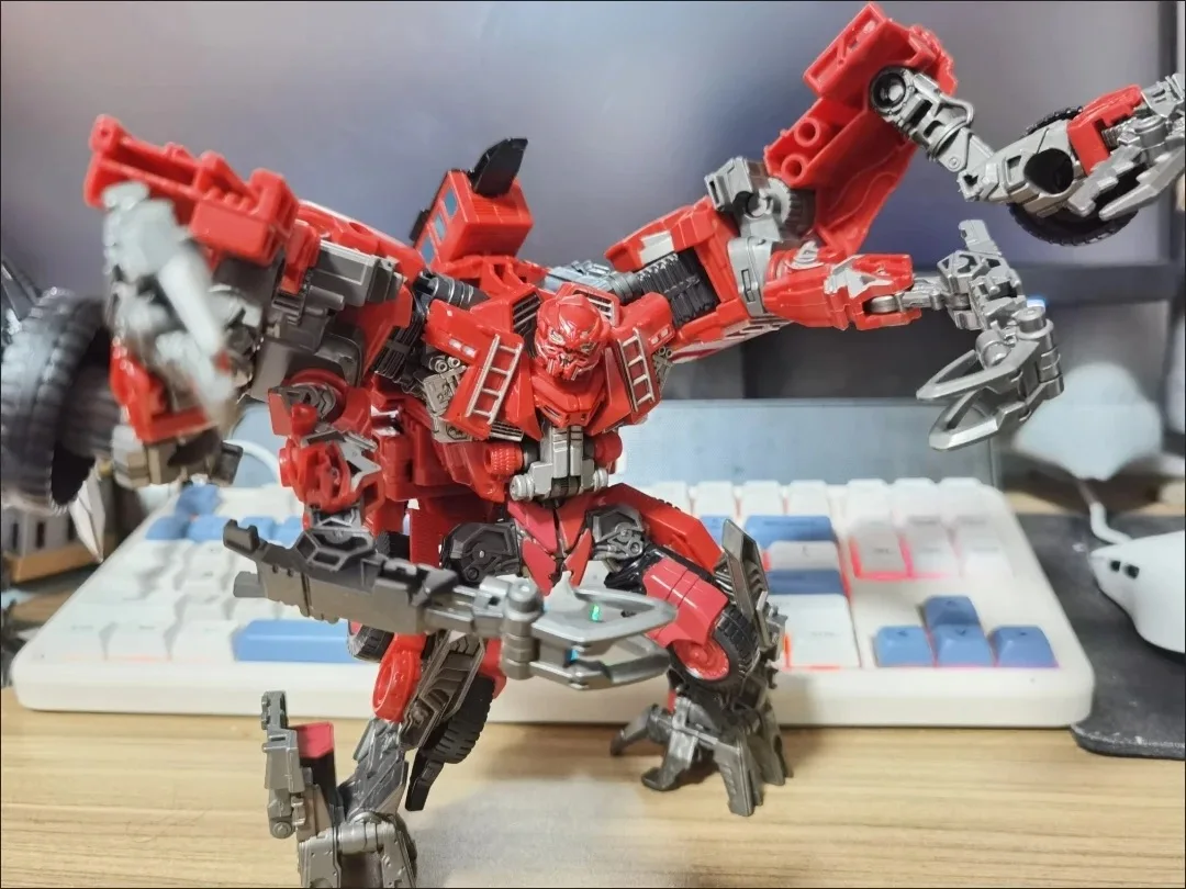 Op voorraad Hasbro Transformed Toys Studio Series Constructicon Overload Model Robot Leader Class Collection Actiefiguren Geschenken